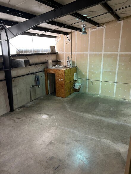 More Photos Of 22 Enterprise Ct, Fredericksburg Warehouse For Sale