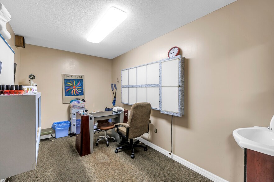 More Photos Of 1745 S Highland Ave, Clearwater Medical For Sale