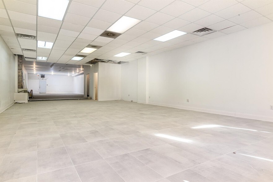 More Photos Of 4134-4136 W North Ave, Chicago Storefront Retail Residential For Lease