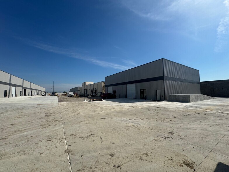 More Photos Of 6240 E 15th St, Tulsa Unknown For Lease