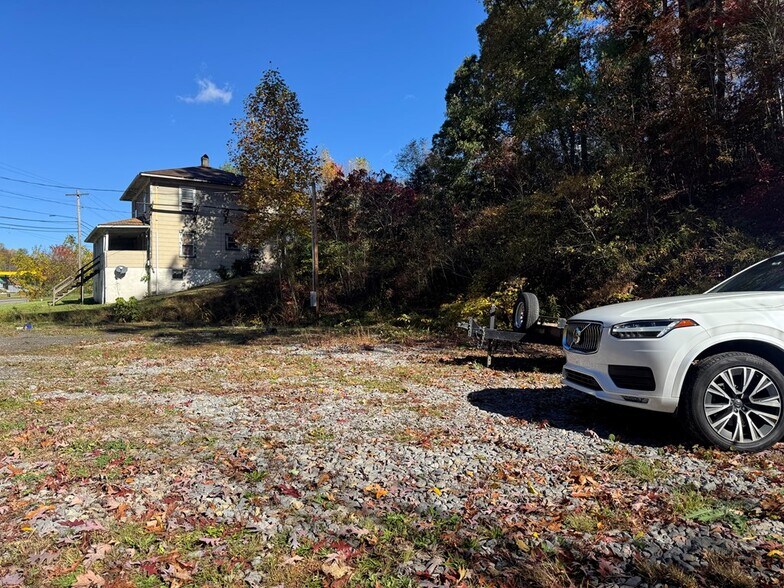 More Photos Of RT 16/ Near Sophia - 330 Robert C Byrd dr, Sophia Land For Lease