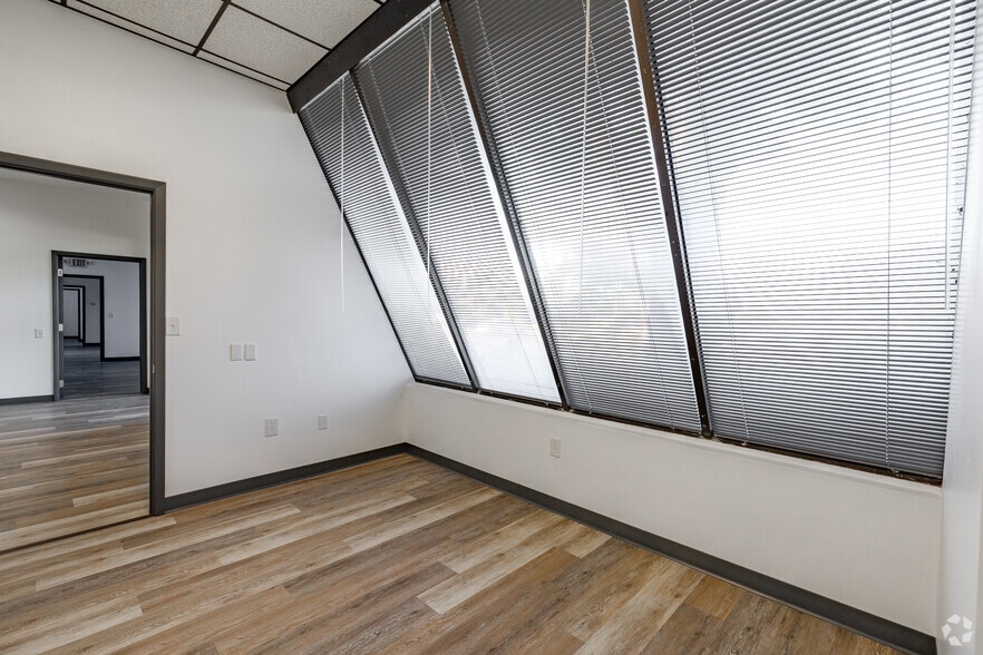 More Photos Of 13190 56th Ct, Clearwater Unknown For Lease