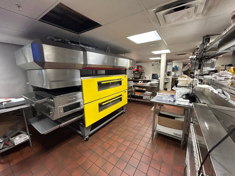 More Photos Of 512 Main St, Saco Restaurant For Lease