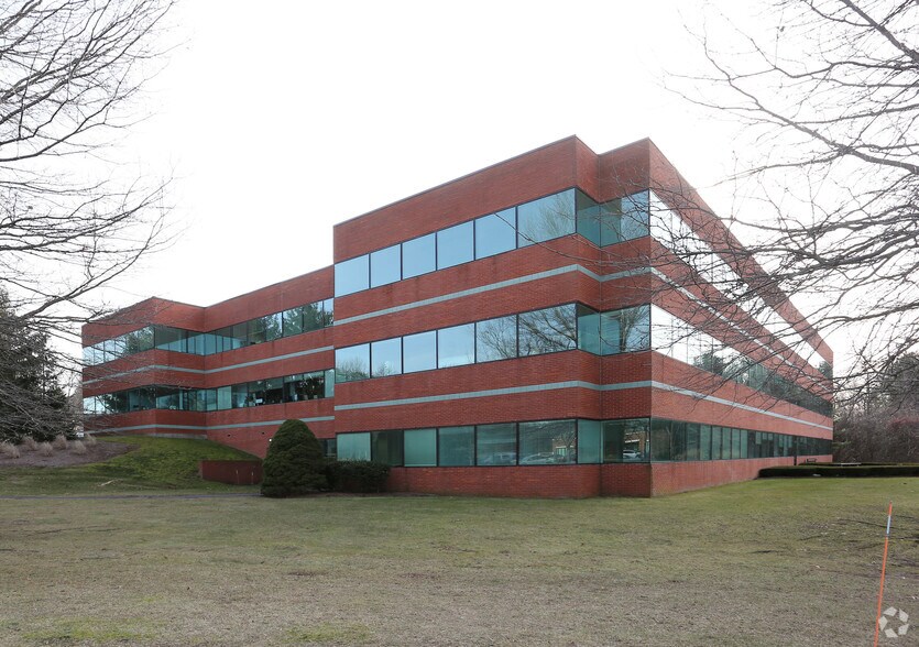 More Photos Of 10 Executive Dr, Farmington Office For Lease