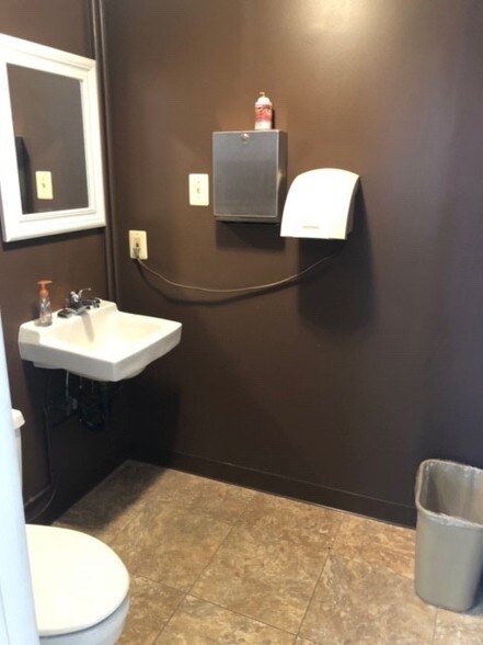 More Photos Of 255 Cross Keys Rd, Berlin Flex For Lease