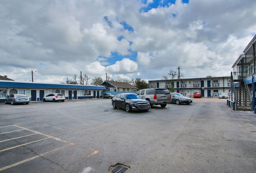 More Photos Of 2524 Gregg St, Houston Apartments For Sale