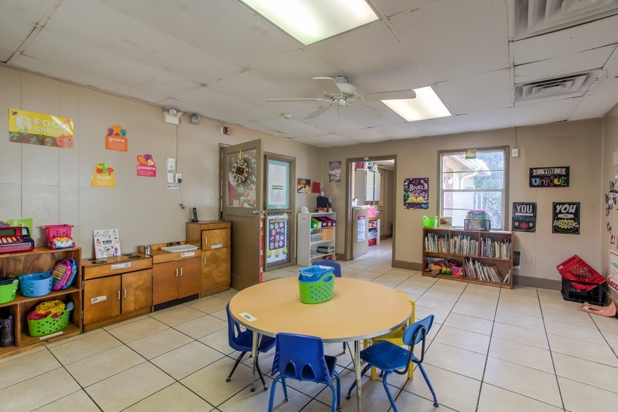 More Photos Of 2447 Raeford Rd, Orlando Daycare Center For Sale