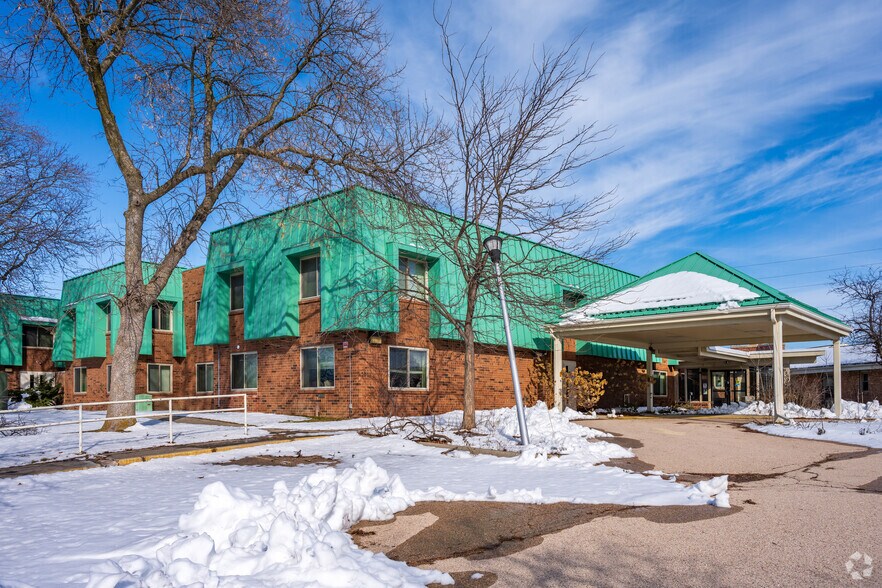 More Photos Of 9350 W Fond Du Lac Ave, Milwaukee Skilled Nursing Facility For Sale