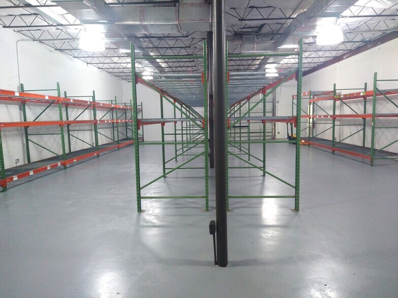 More Photos Of 3501 NW 10th Ave, Oakland Park Warehouse For Lease