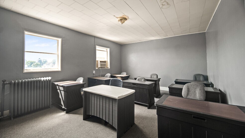 More Photos Of 111 W Main St, West Union Flex For Sale