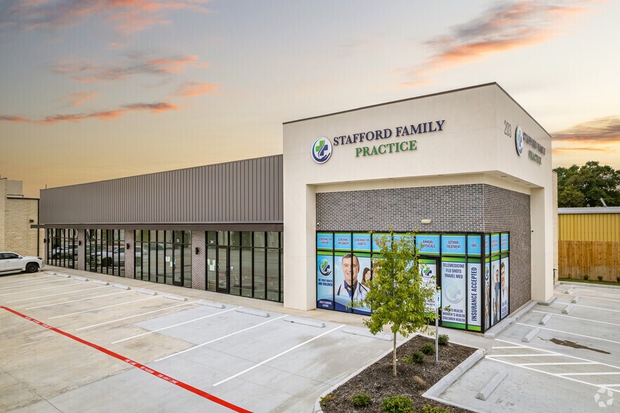 More Photos Of 4215 S Main St, Stafford Showroom For Sale