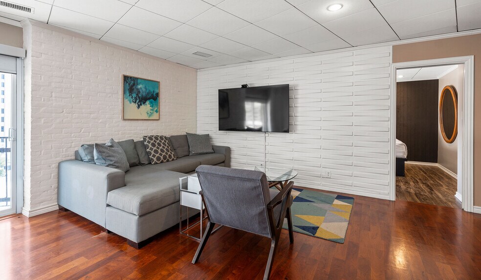 More Photos Of 100 Villita St, San Antonio Hotel For Sale