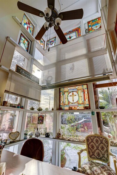 More Photos Of 1064 Broadway, Dunedin Hotel For Sale