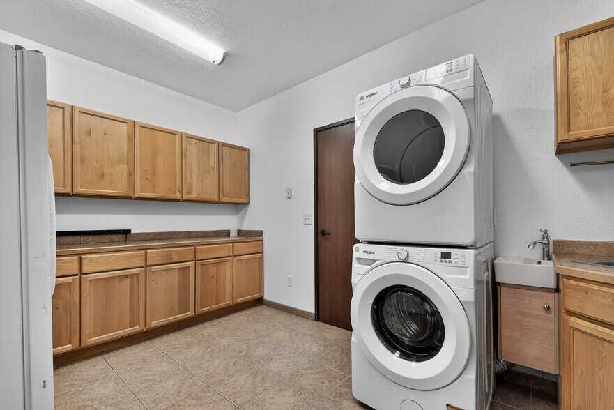 More Photos Of 2563 S Five Mile Ave, Boise Office Residential For Lease