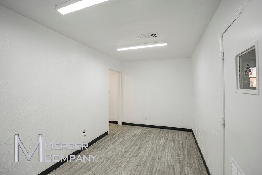 More Photos Of 825-831 E State Highway 121, Lewisville Warehouse For Sale