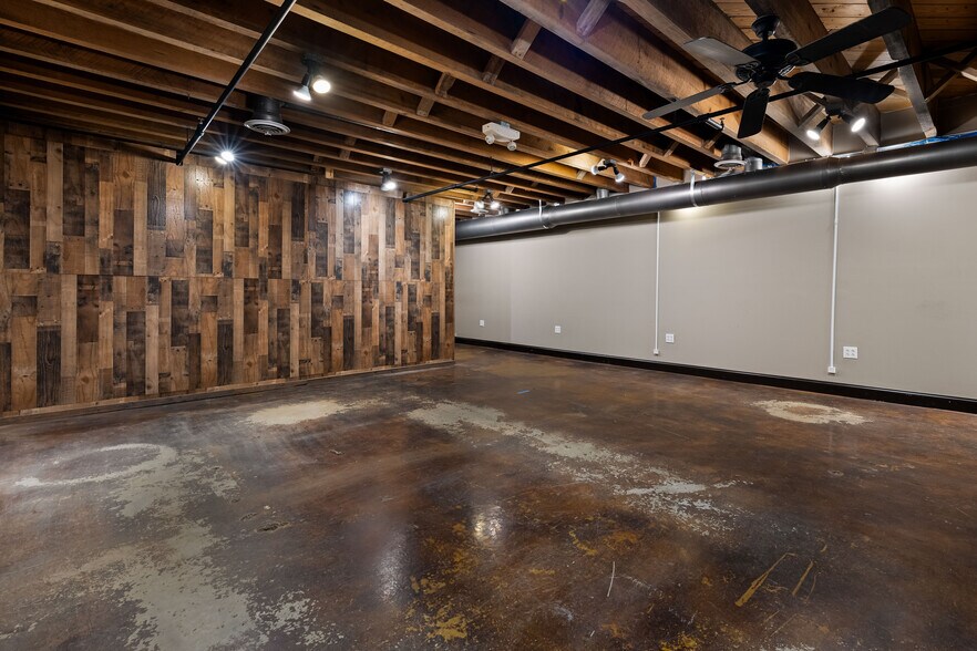 More Photos Of 247 Broad St, Kingsport Loft Creative Space For Sale