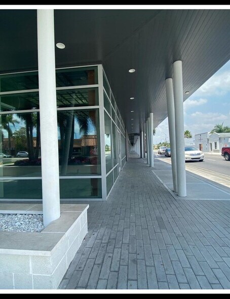 More Photos Of 4 N Krome Ave, Homestead Storefront Retail Office For Lease