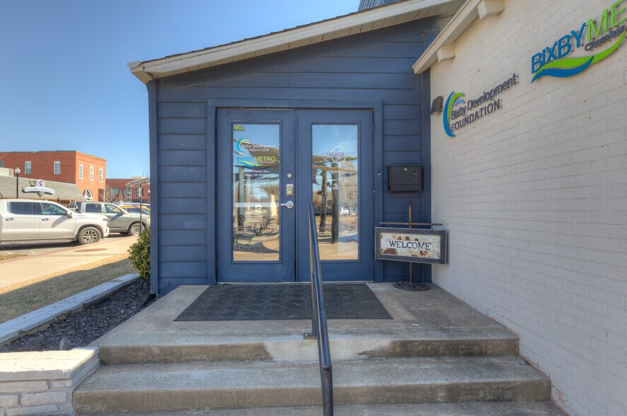 More Photos Of 12 W Dawes Ave, Bixby Office For Sale