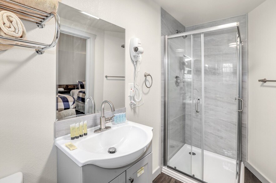 More Photos Of 44618 State Route 20, Concrete Hotel For Sale