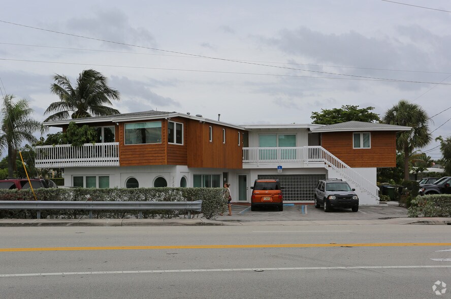 More Photos Of 2200 NE 26th St, Wilton Manors Office For Sale