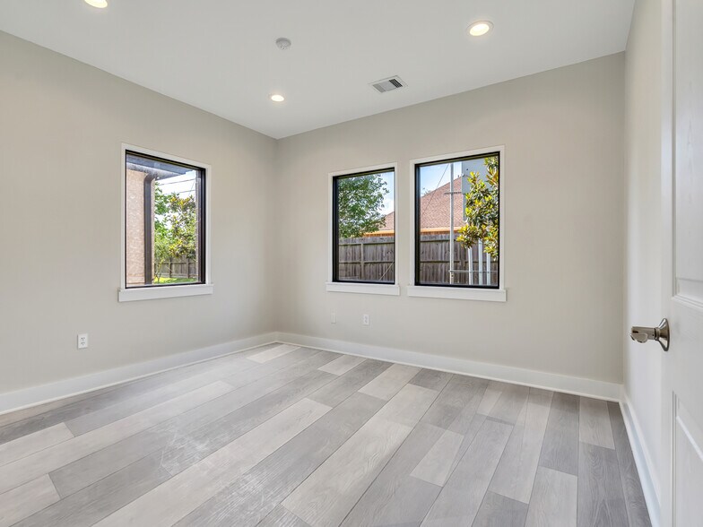 More Photos Of 2721 Sunrise Meadow Dr, Pearland Medical For Sale