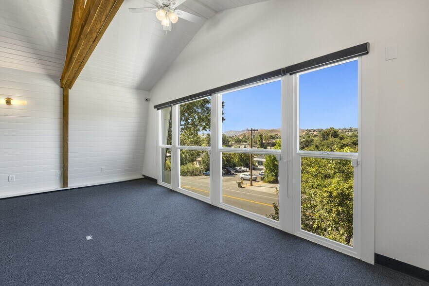 More Photos Of 28220 Agoura Rd, Agoura Hills Loft Creative Space For Lease