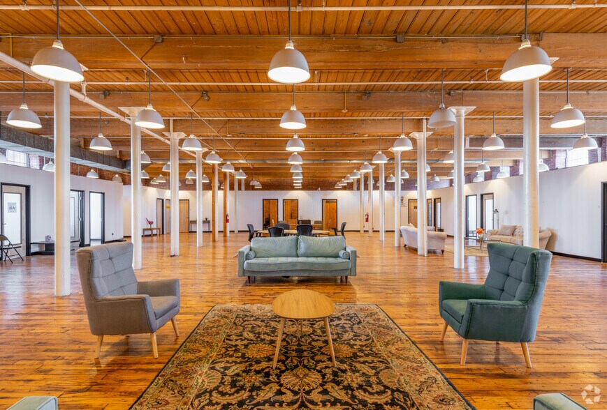 More Photos Of 15 Union St, Lawrence Light Manufacturing For Lease