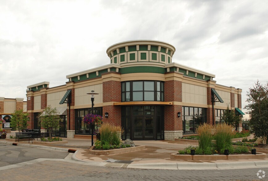 Primary Photo Of 15501-15511 Grove Cir N, Maple Grove Restaurant For Lease