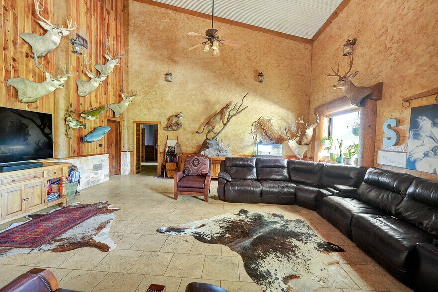 More Photos Of 2828 Interstate 20, Midland Flex For Sale