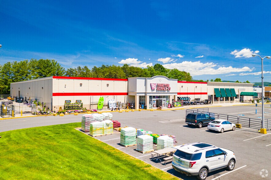 More Photos Of 744-766 N Lee Hwy, Lexington Unknown For Lease