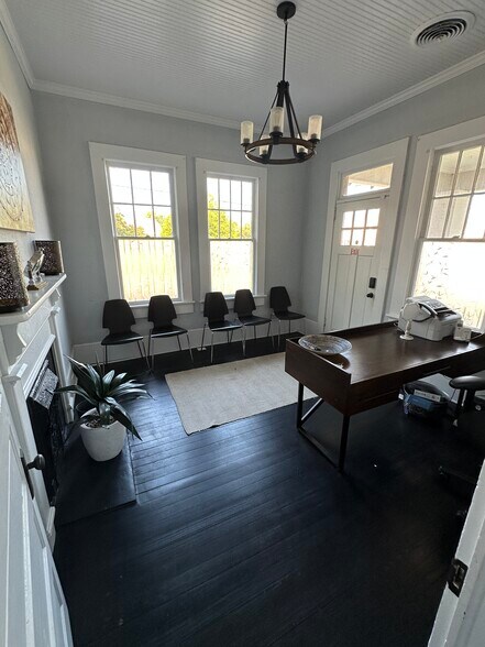 More Photos Of 62 Lee St, Jefferson Office For Sale