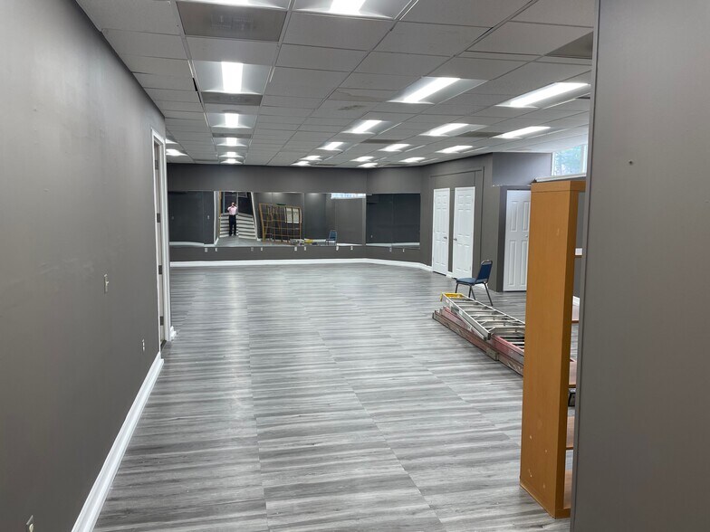 More Photos Of 2600 University Blvd W, Silver Spring Storefront For Lease