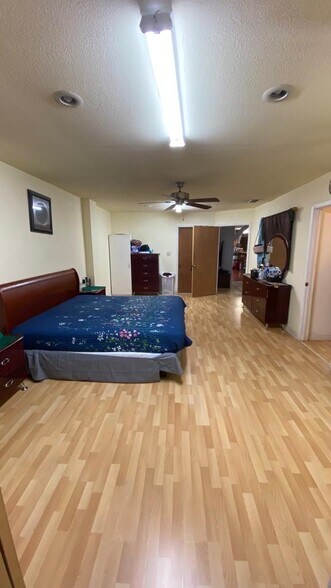 More Photos Of 512 E Riley St, Freer Hospitality For Sale