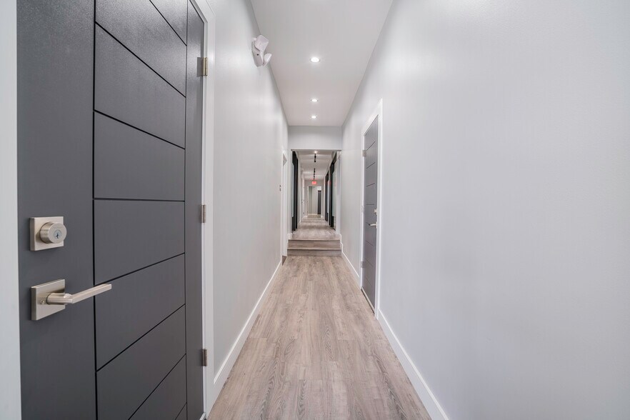 More Photos Of 3809 W Burbank Blvd, Burbank Loft Creative Space For Lease