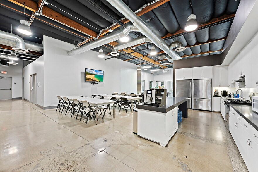 More Photos Of 1641 McGaw Ave, Irvine Research And Development For Lease