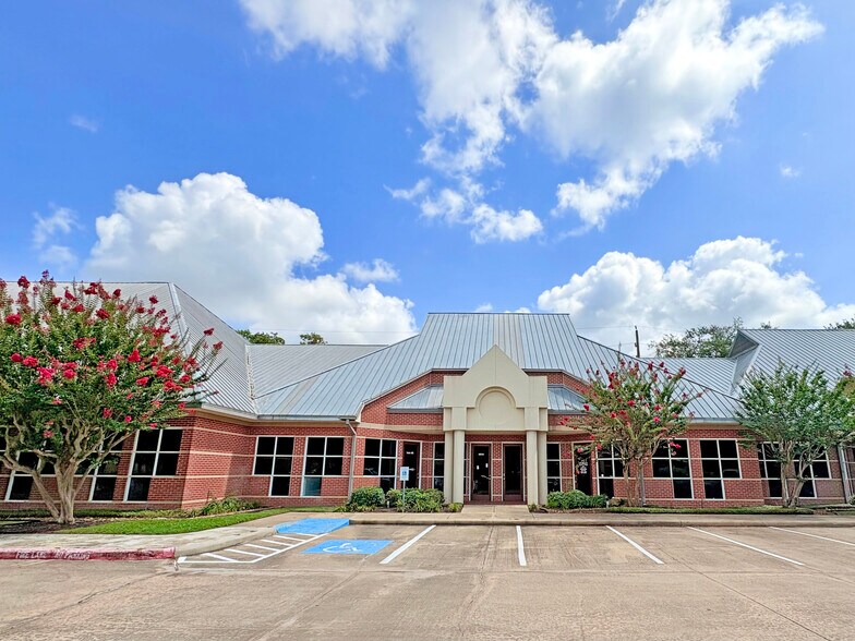More Photos Of 3425 Hwy 6, Sugar Land Medical For Lease