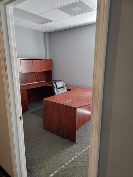 More Photos Of 101 Camp Creek Industrial Pky, Cornelia Flex For Lease