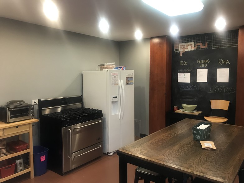 More Photos Of 222 Lake St, Oak Park Flex For Sale