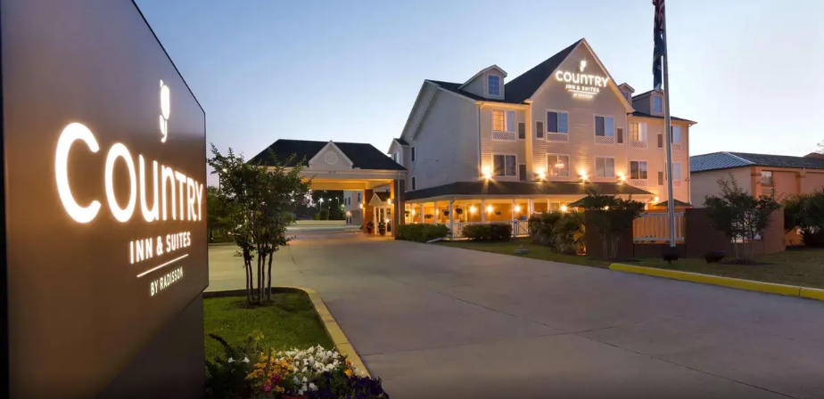 Primary Photo Of 130 Holiday Blvd, Covington Hotel For Sale