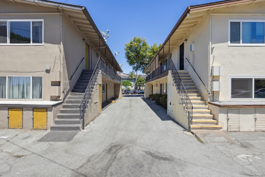 More Photos Of 263 La Pala Dr, San Jose Apartments For Sale