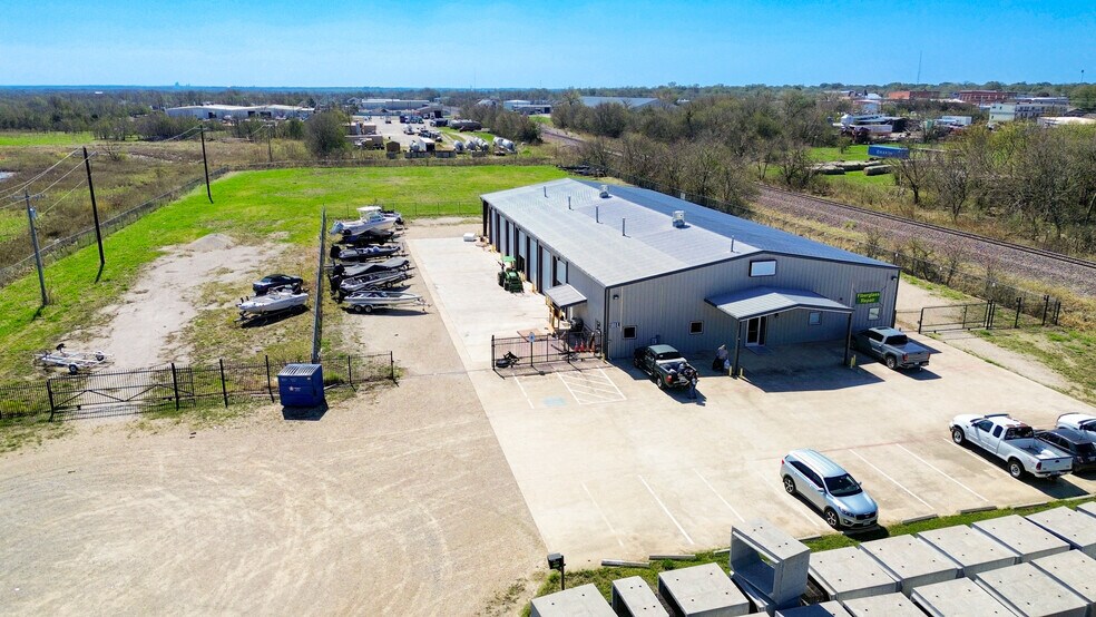 More Photos Of 180 E Chapman Dr, Sanger Warehouse For Sale