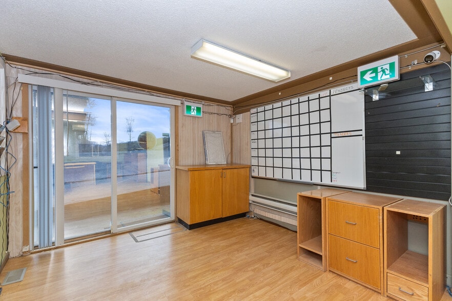 More Photos Of 2253-2265B W Railway St, Abbotsford Warehouse For Lease