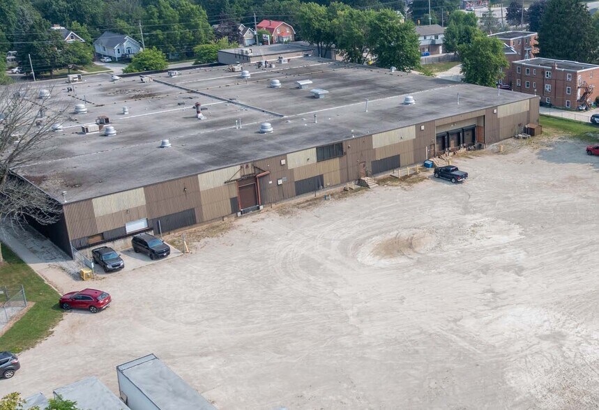 More Photos Of 625 6th St, Owen Sound Manufacturing For Lease