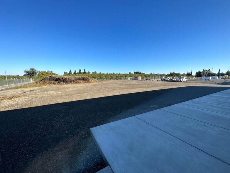 More Photos Of 5411-5461 5411-5461 CA-20 Hwy, Yuba City Warehouse For Lease
