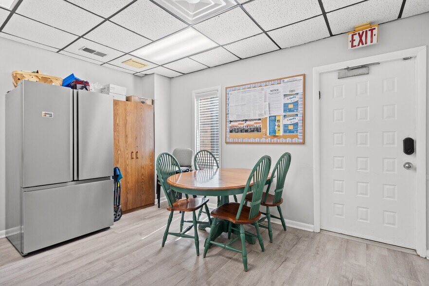 More Photos Of 7510 N Forest Dr, North Charleston Office For Sale