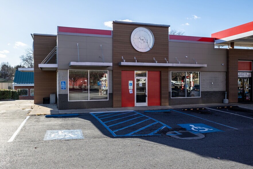 More Photos Of 601 4th St, Shenandoah Fast Food For Lease