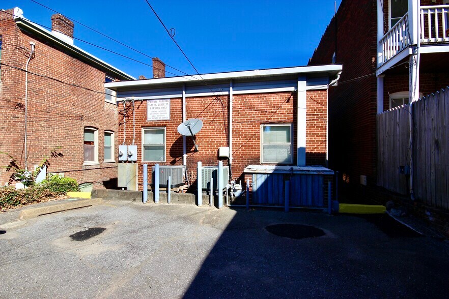 More Photos Of 2603 W Grace St, Richmond Flex For Sale