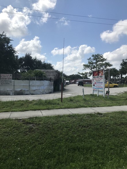 More Photos Of 270-272 Beth Stacey Blvd, Lehigh Acres Industrial For Sale