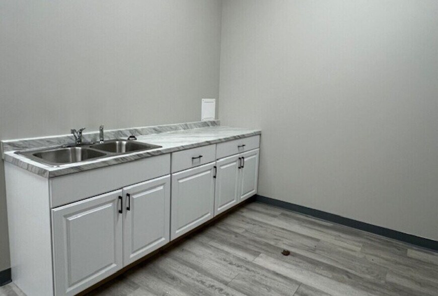 More Photos Of 1211 16th St NE, Hickory Storefront For Lease