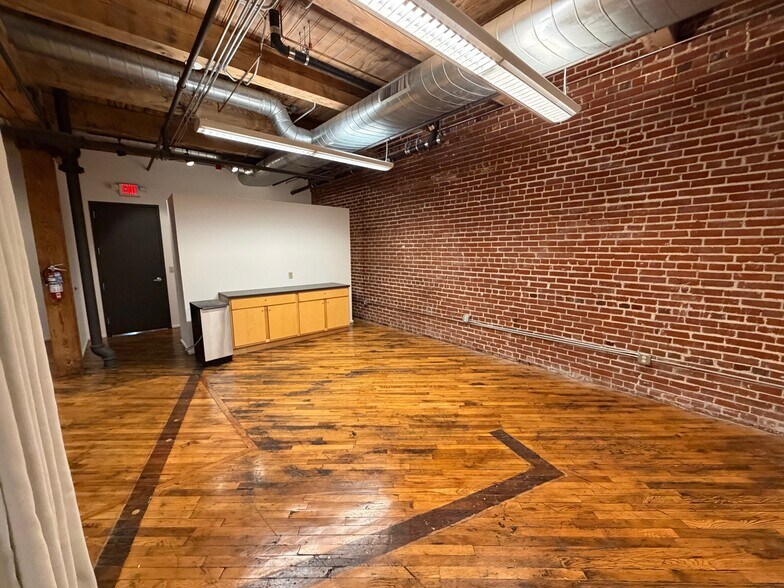 More Photos Of 431 S Main St, Memphis Loft Creative Space For Lease